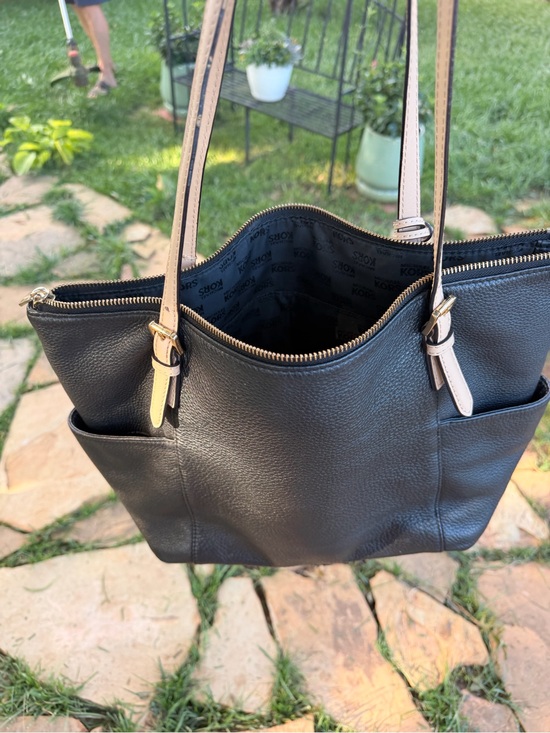 Michael Kors Handbags - Michael Kors Black Leather Tote with Light Beige Straps